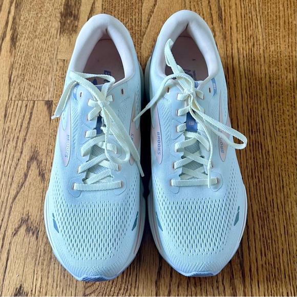 Brooks Shoes - Brooks Ghost 15 women's running shoes in the Snow White, Blush, and Cosmic Sky